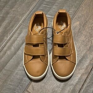 EUC Thereabouts Boys Brett Velcro Sneakers